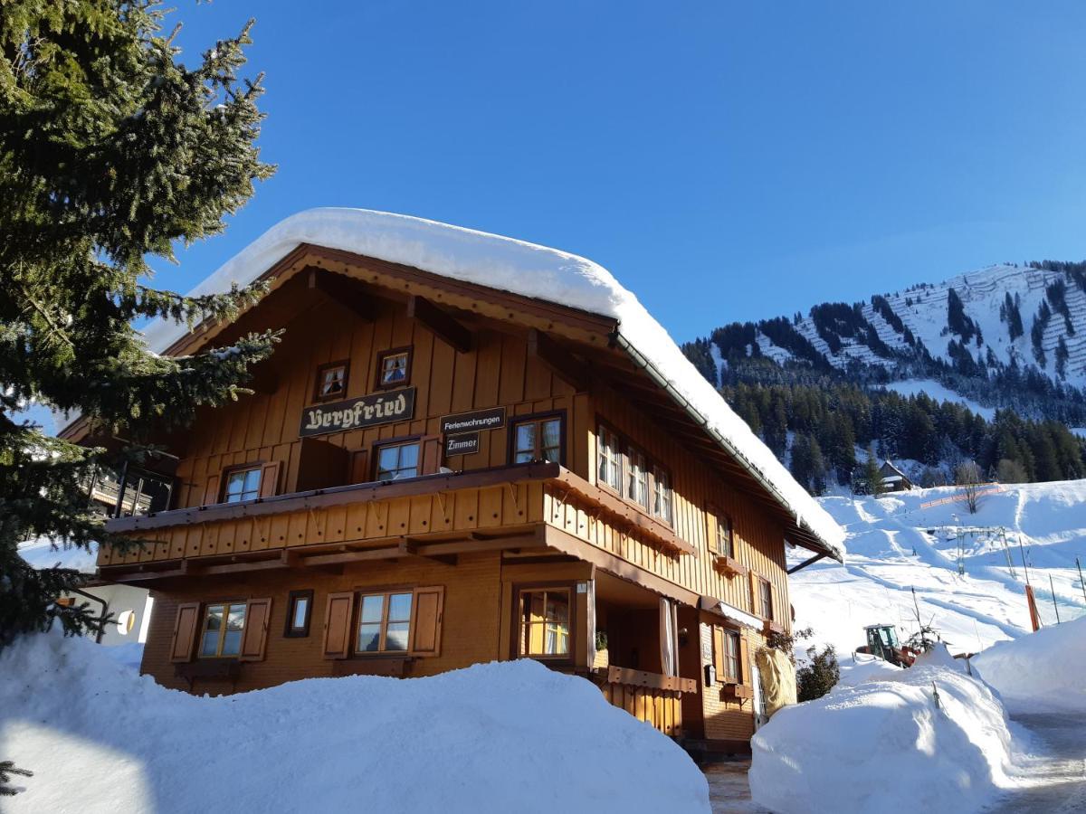 Das Bergfried - Urlaub Zentral Und Ruhig! Apartman Riezlern Kültér fotó